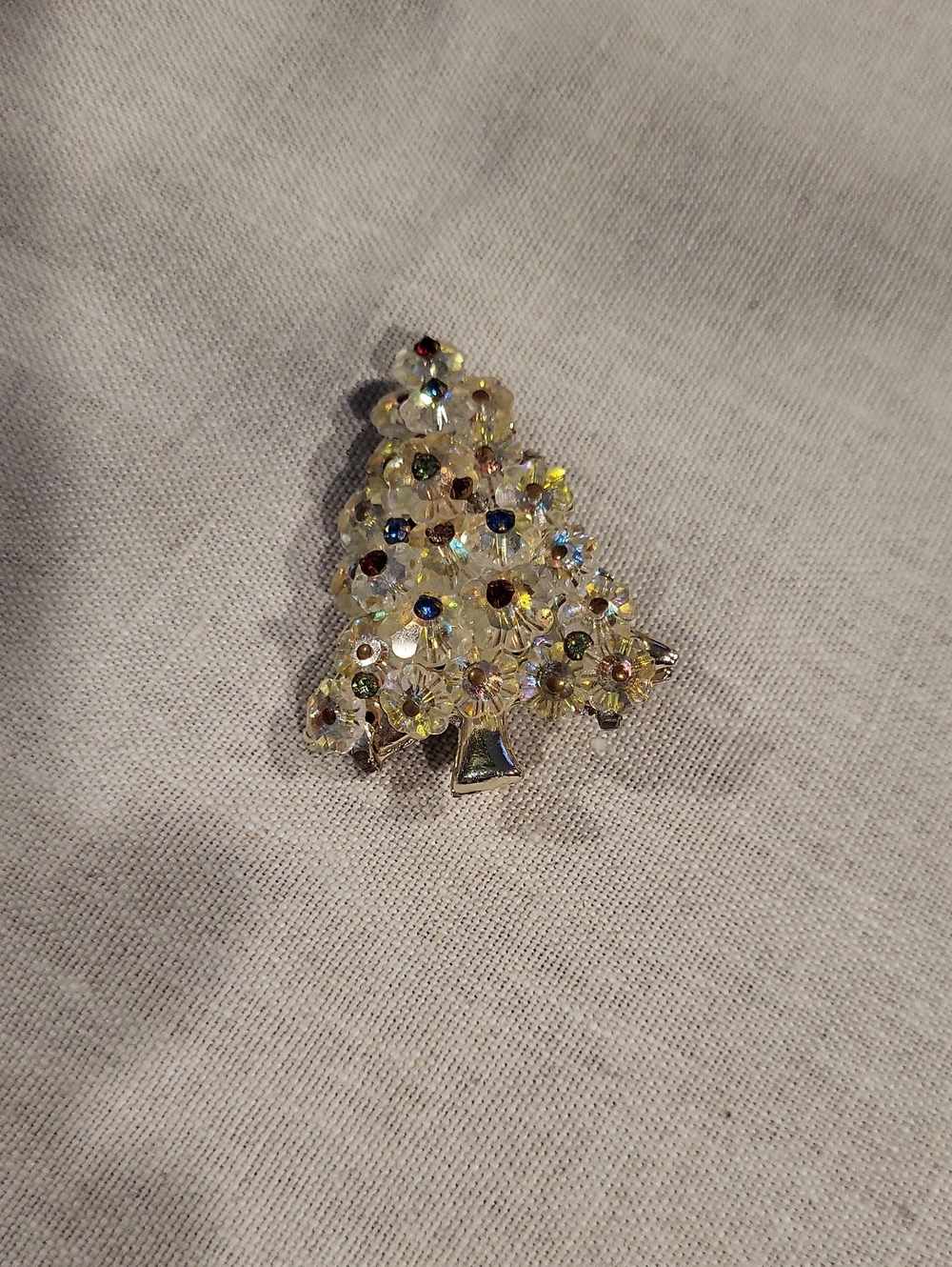 Source Unknown Gold-Tone Crystal Holiday Tree Brooch with Multicolored Stones